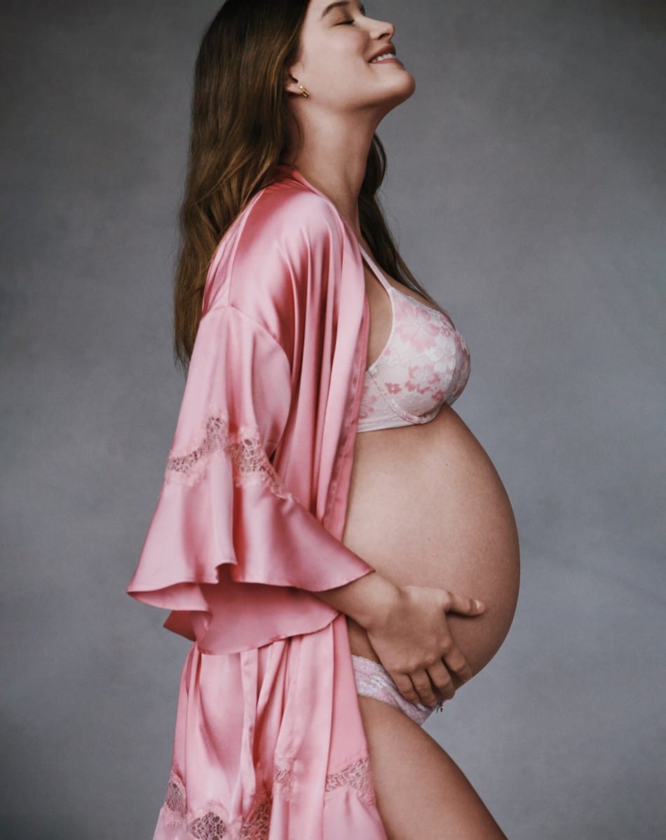 빅토리아 시크릿이 어머니날에 공개한 임신부 모델, Photo by Cass Bird, victorias ecret