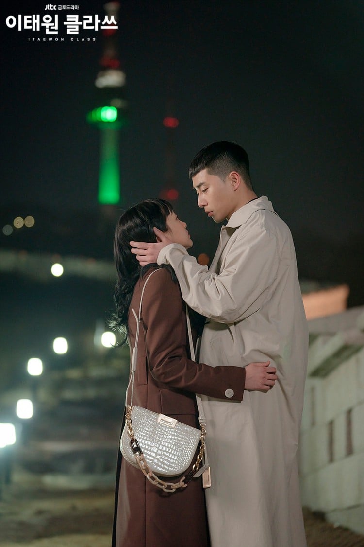 이태원 클라쓰, 사랑을 확인하는 새로이와 조이서, 남산타워를 배경으로, Image from JTBC