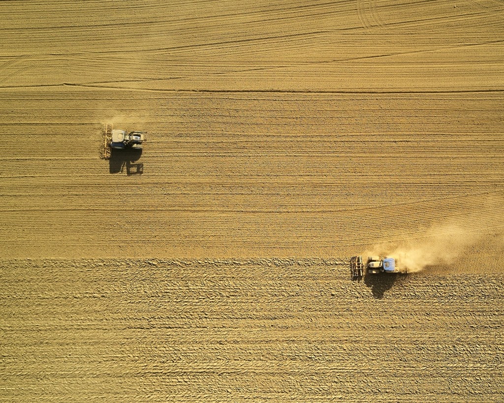 밀 수확 모습, Photo by johny-goerend