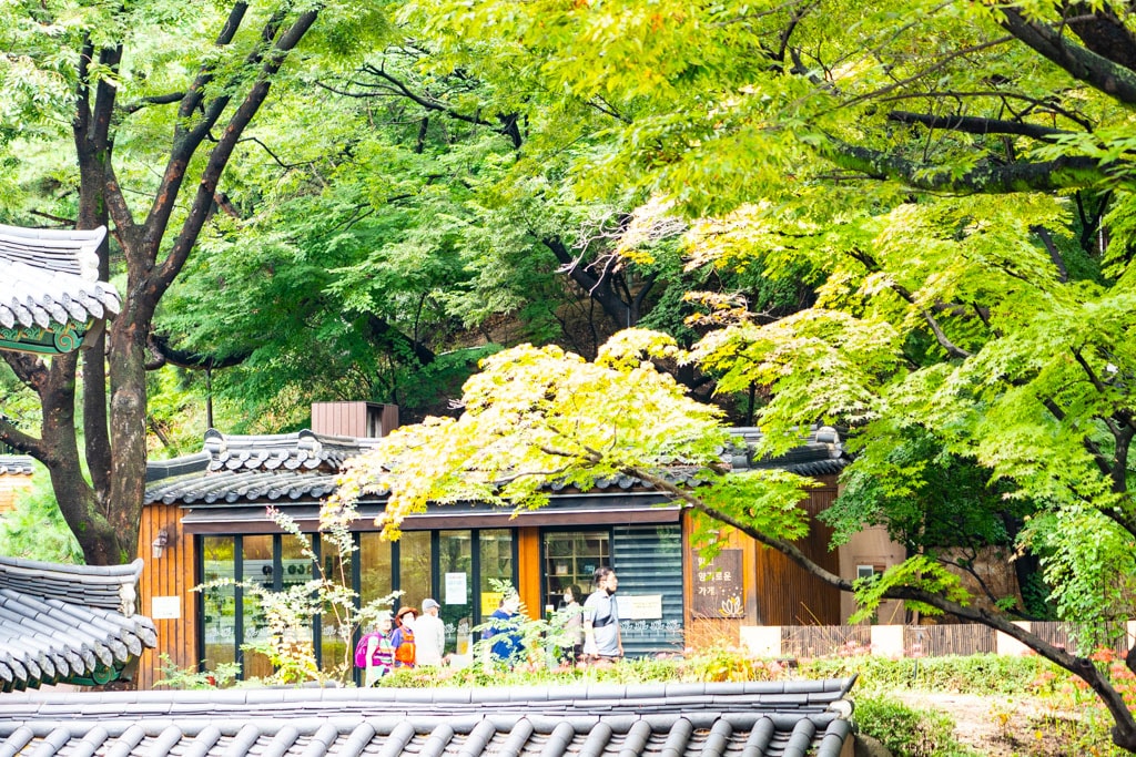 길상사에서 꽃무릇을 담다, 길상사 정문 쪽 풍경