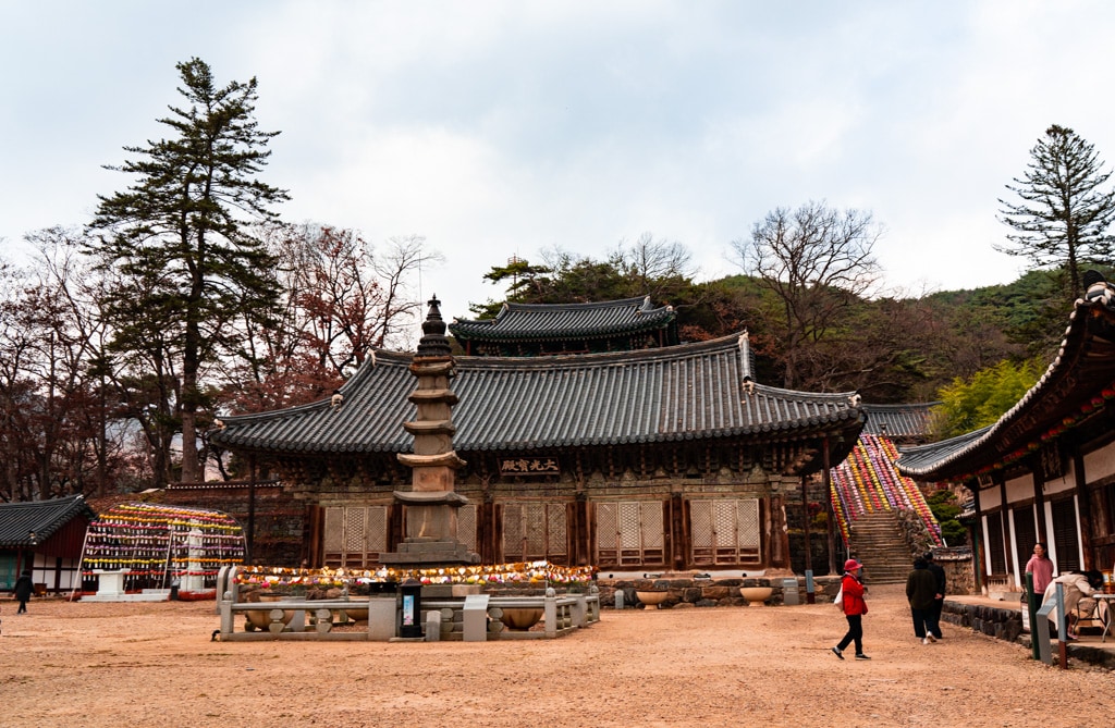 마곡사 대광보전과 오층석탑