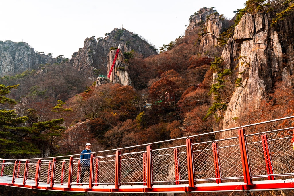 대둔산 가을 풍경, 대둔산 구름다리와 삼선계단이 보이는 풍경, 