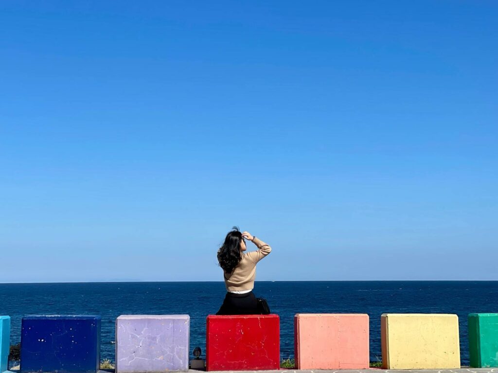 제주 출사 여행을 위한 아름다운 제주 여행지 44 제주 드라이브 코스, 도두동 무지개 해안도로, Photo from h__h.eun instagram