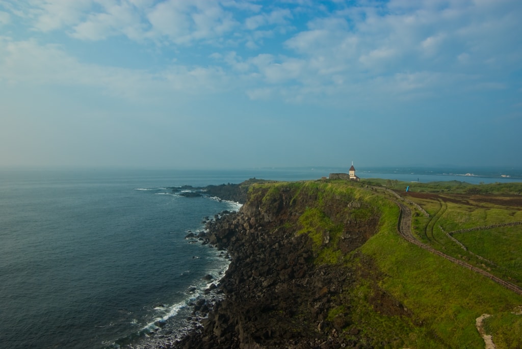 제주여행, 섭지코지 한라산 및 올인하우스 방향의 절벽과 산책로 풍경