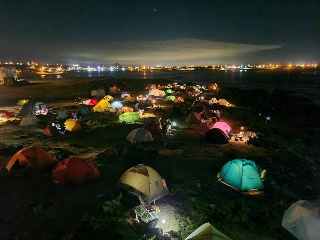 우도옆 비양도 캠핑 모습, pHOTO FROM 427phr iNSTAGRAM