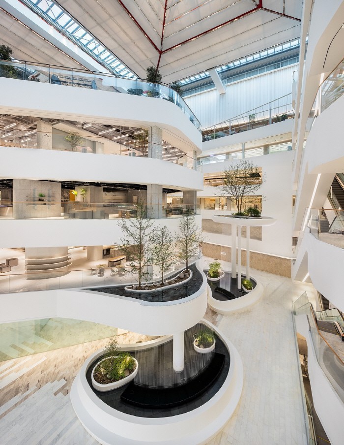 더 서울 현대의 워터폴가든, 사진 현대백화점.