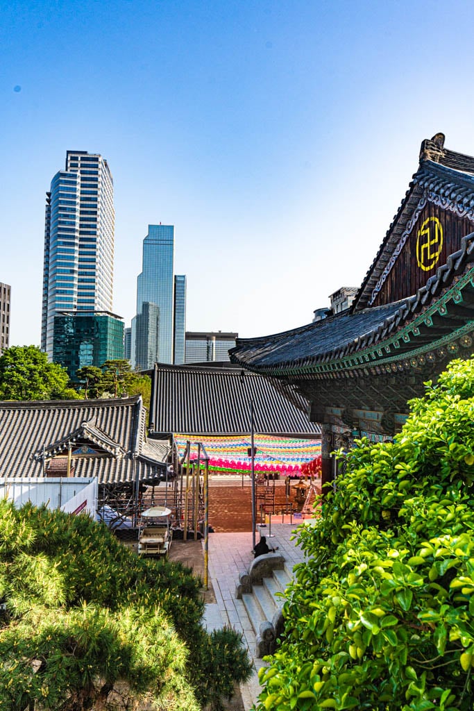 서울 봉은사 대웅전을 지나 영산전 앞 풍경, Photo by Happist