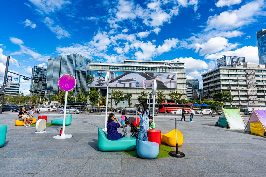 가을 하늘빛이 아름답던 날의 광화문 광장 48