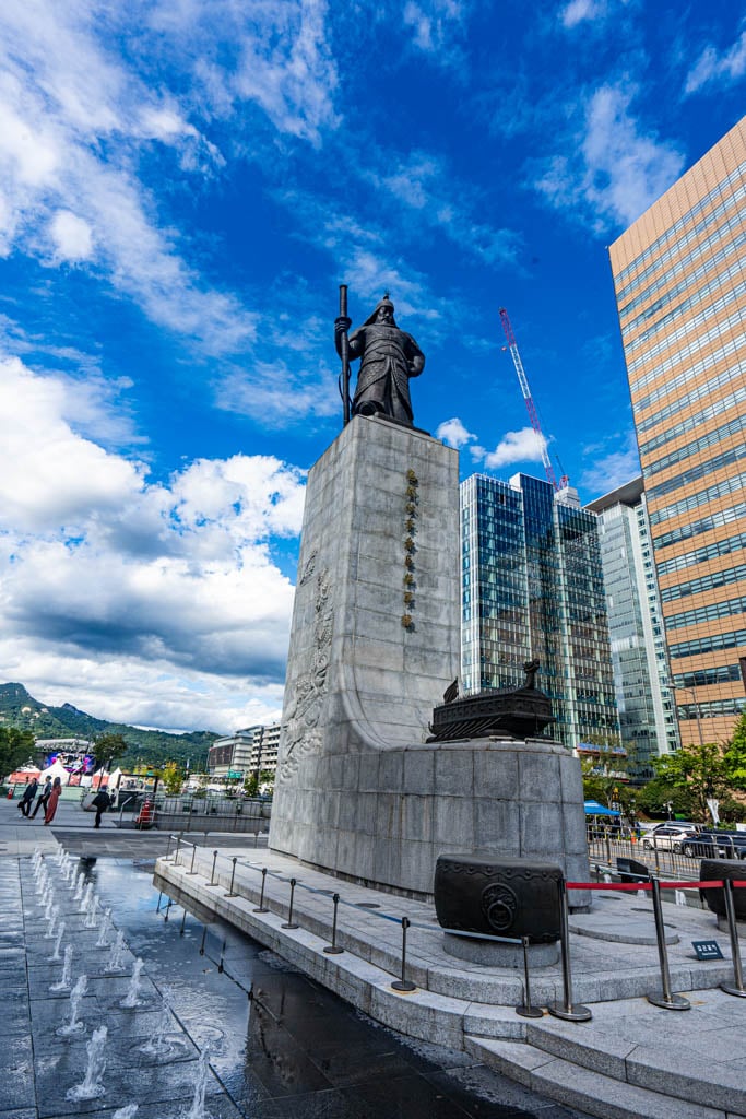 가을 하늘빛이 아름답던 날의 광화문 광장 46