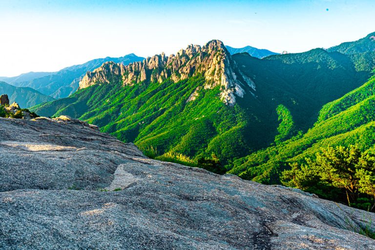 설악산 단풍 여행, 강풍으로 신선대 울산바위 전경을 눈앞에 두고 하산하다