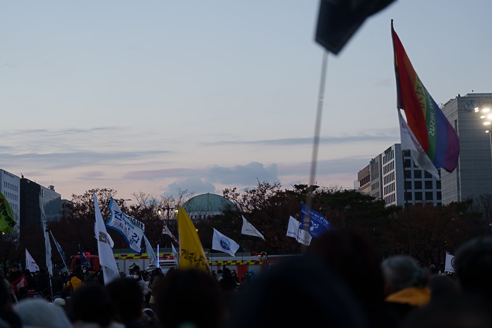 12.7 윤석렬 쿠데타에 대한 윤석렬 탄핵 집회의 풍경 3
