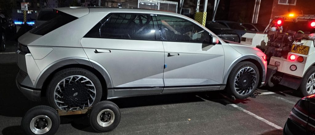 현대 하이테크 수원 정비소에 도착한 아이오닉5