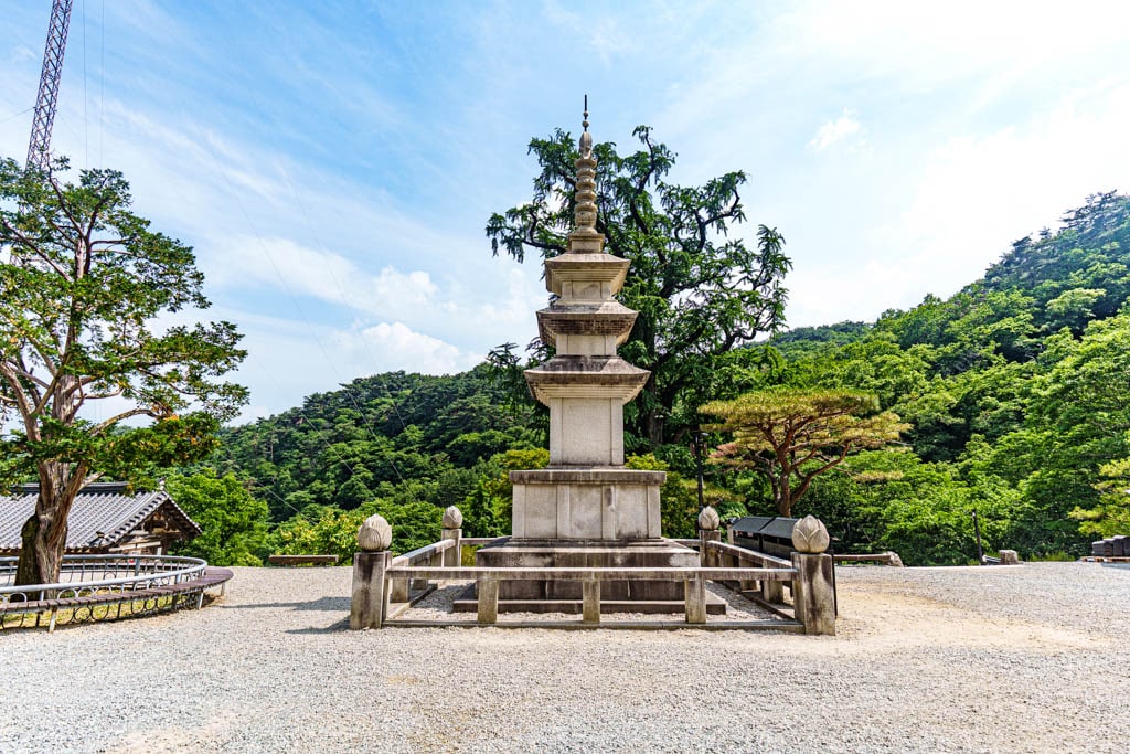 양평 용문사, 용문사 경내 풍경, 용문사 대웅전아픵 3층석탑과 용문사 은행나무, DSC05360-, Photo by Happist