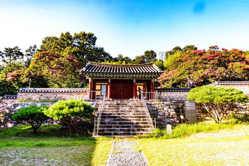 군산 옥구향교 배롱나무 풍경, 대선저으로 가는 계단과 내삼문 풍경, DSC08356-, Photo by Happist