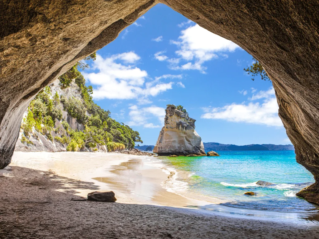 뉴질랜드 여행지 추천 Top 10,뉴질랜드 여행, 카테드랄 코브 — 이미지 출처 The World's 50 Best Beaches